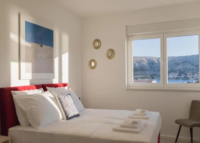 Luxury Bellavista - Four Bedroom With Pool Паг
