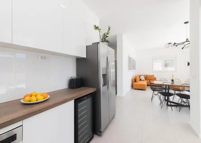 Luxury Bellavista - Four Bedroom With Pool *