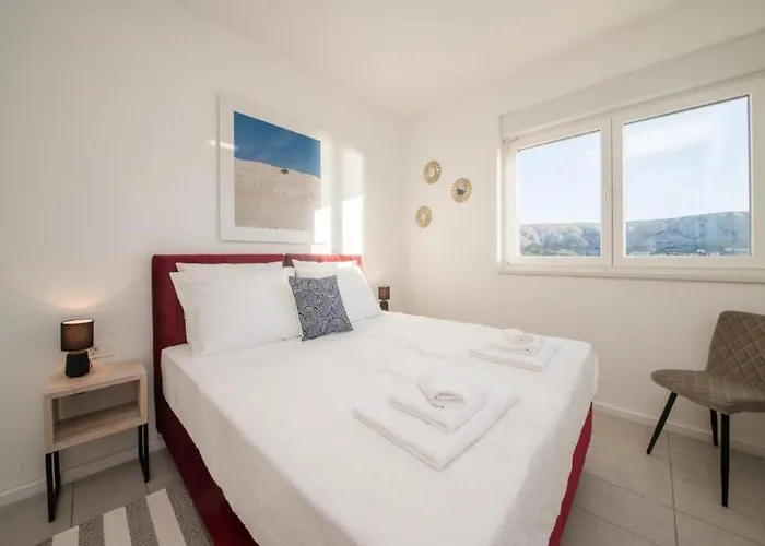 Luxury Bellavista - Four Bedroom With Pool Паг