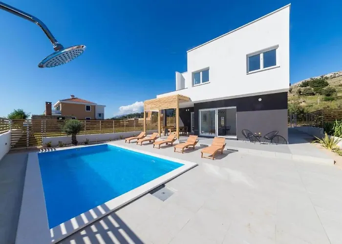 Вилла Luxury Bellavista - Four Bedroom With Pool *