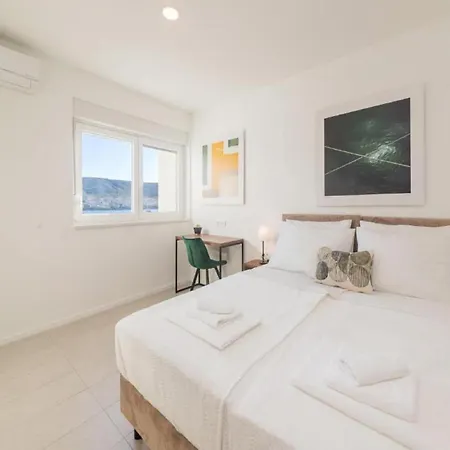 Luxury Bellavista - Four Bedroom With Pool *