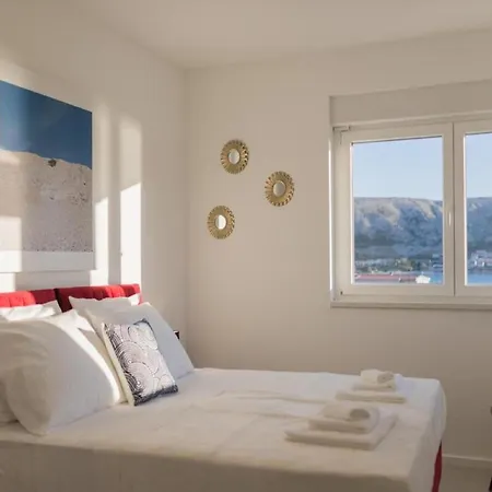 Luxury Bellavista - Four Bedroom With Pool Pag Town