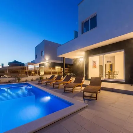 Luxury Bellavista - Four Bedroom With Pool Villa *