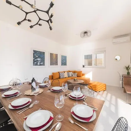 Villa Luxury Bellavista - Four Bedroom With Pool *
