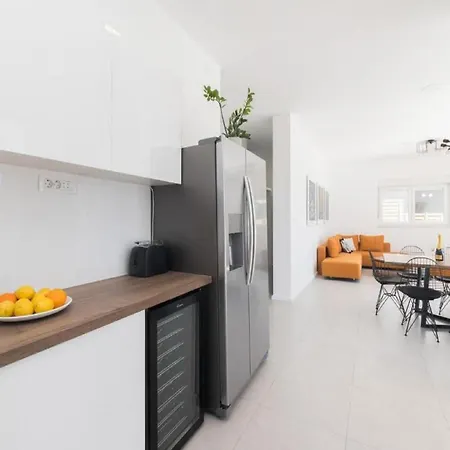 Luxury Bellavista - Four Bedroom With Pool *