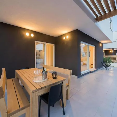 Villa Luxury Bellavista - Four Bedroom With Pool Pag Town