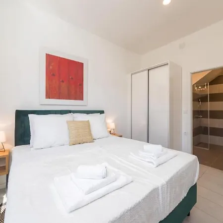 Villa Luxury Bellavista - Four Bedroom With Pool