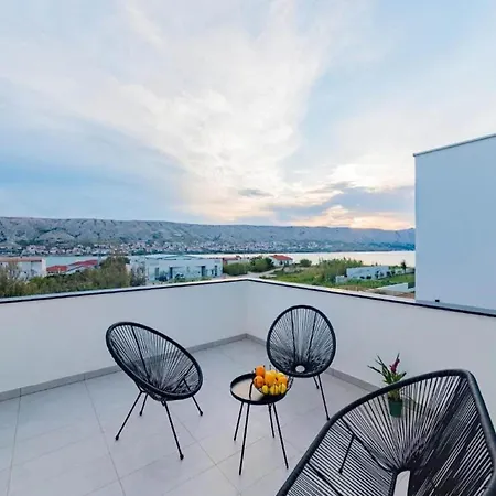 Luxury Bellavista - Four Bedroom With Pool *