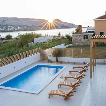 Luxury Bellavista - Four Bedroom With Pool Villa