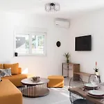 Luxury Bellavista - Four Bedroom With Pool * باغ