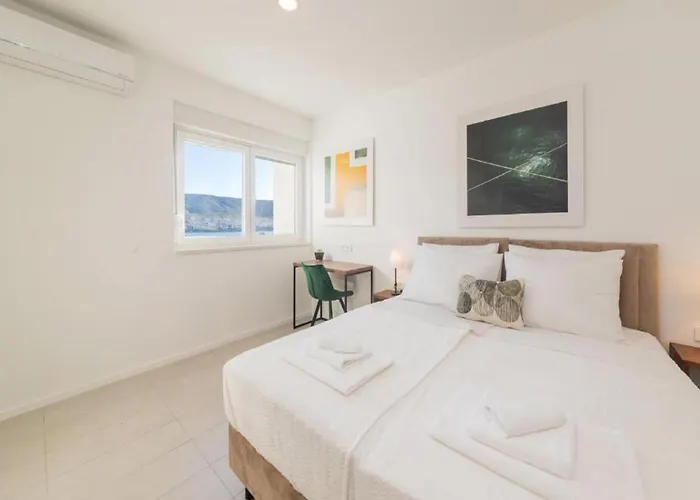 Luxury Bellavista - Four Bedroom With Pool *