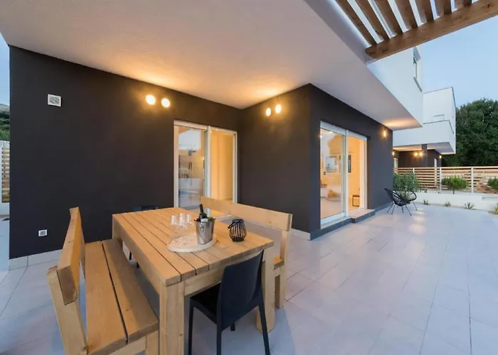 Βίλα Luxury Bellavista - Four Bedroom With Pool Pag Town