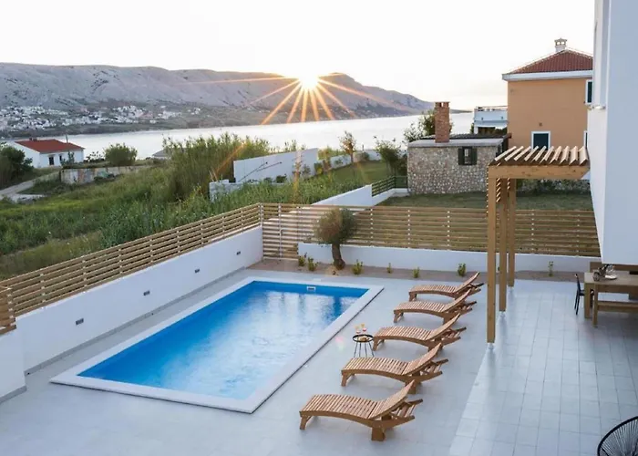 Luxury Bellavista - Four Bedroom With Pool Βίλα
